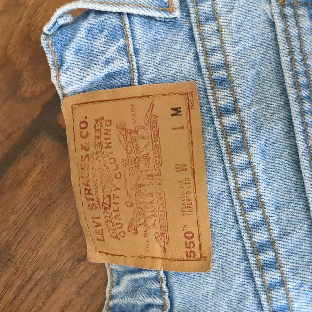 Women Levi's jeans - Picture 3 of 6